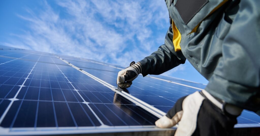 Montaż paneli fotowoltaicznych